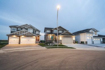 night-time-neighborhood-houses-street-lamp