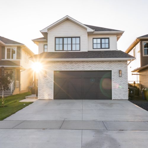 single-family-house-garage-driveway